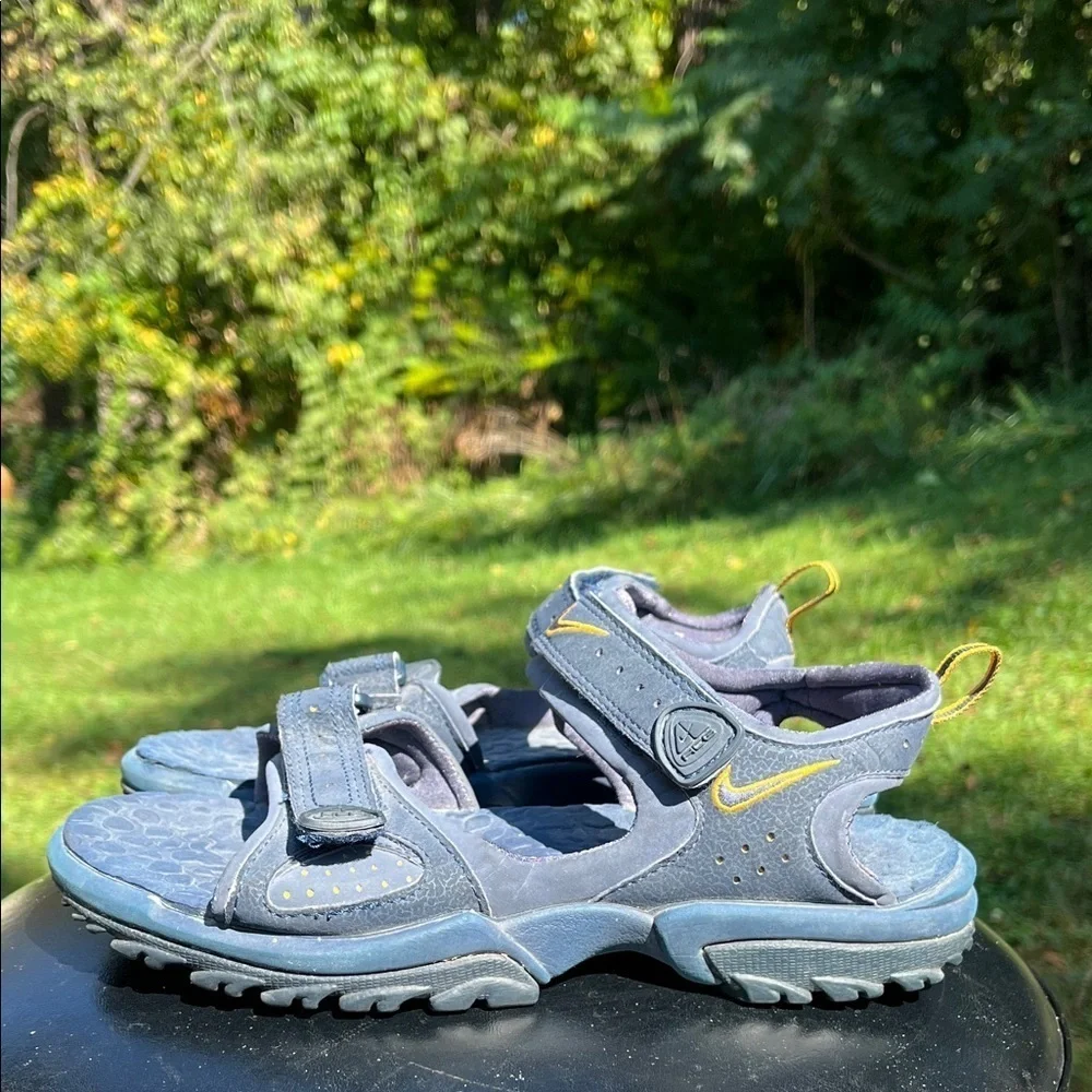 Nike Velcro Strappy Sandals navy blue and yellow. Men’s size 7